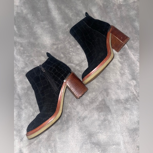 Vince Camuto boots - Picture 4 of 5